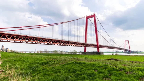 This bridge is in Emmerich am Rhein and represents the connection between the cities of Emmerich and Kleve.